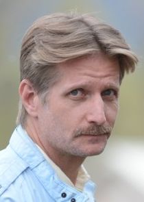 Paul Sparks
as Steve Schneider