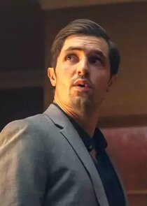 Phil Dunster
as Mike Stevens