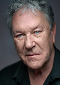 Tim Bentinck
as Sir Edward Hastings