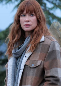 Emma Booth
as Molly McGee