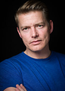 Richard Dee-Roberts
as Governor Archibald Hamilton