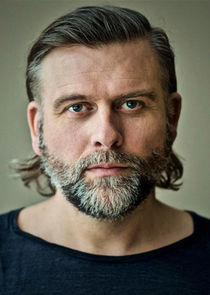 Sam Callis
as Benjamin Hornigold