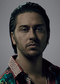 Nat Wolff
as Lloyd Henreid