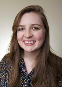 Holmes
as Kelly Mallet