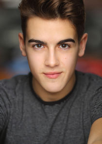 Brennan Clost
as Shane McRae