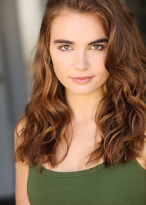 Anna Maiche
as Cassie Shore