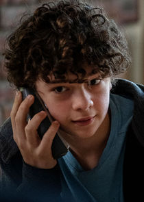 Noah Jupe
as Henry Fraser