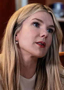 Lily Rabe
as Sylvia Steinetz