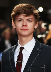 Thomas Brodie Sangster
as Benny Watts