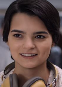 Brianna Hildebrand
as Elodie Davis