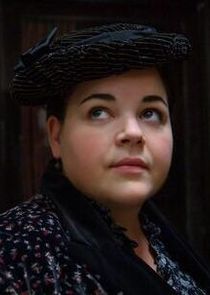 Melanie Field
as Bitsy Sussman