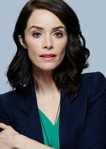 Abigail Spencer
as Lucy Preston