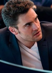 Tom Bateman
as Danny Hillier