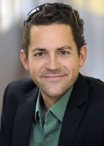 Valentin Merlet
as Commander Astor Chaput