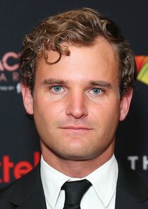 Michael Sheasby
as Walter Moody