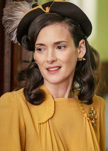 Winona Ryder
as Evelyn Finkel