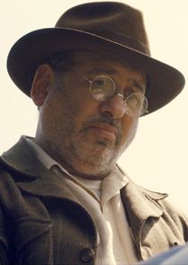 Michael Kostroff
as Shepsie Tirchwell