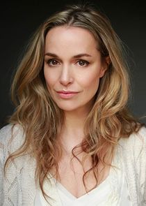 Lucy Brown
as Harriet Kilmartin