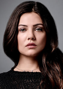Danielle Campbell
as Olivia Moon