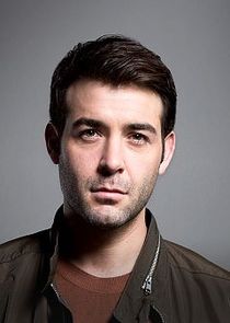James Wolk
as Jordan Evans