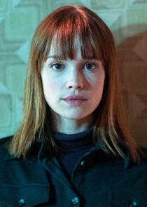 Emilia Schüle
as Young Petra Andropov