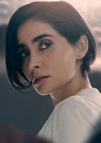 Paola Núñez
as Esme Carmona