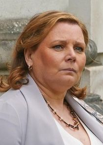 Joanna Scanlan
as Angela Griffiths