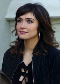 Daniella Pineda
as Vanessa Randall