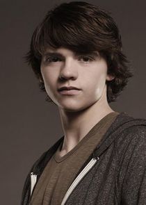 Joel Courtney
as Peter White