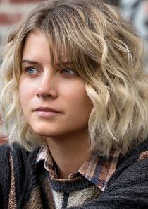 Sarah Jones
as Alison Kemp