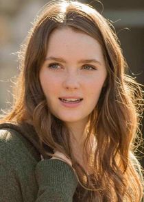 Amy Forsyth
as Ashley Fields