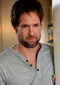 Chris Payne Gilbert
as Davey Sheppard