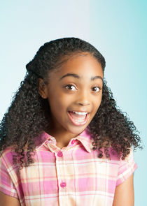 Sanai Victoria
as Lynn