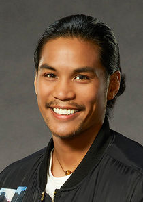 Xavier de Guzman
as Roberto 