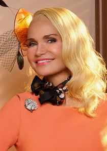 Kristin Chenoweth
as Lavinia Peck-Foster