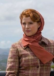 Jessie Buckley
as Honor Martin