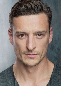 Ben Peel
as James Olson