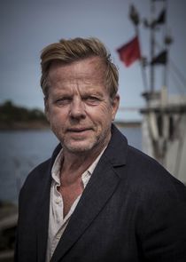 Krister Henriksson
as Dr. Larson