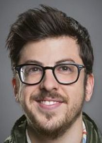 Christopher Mintz-Plasse
as Clark Robertson