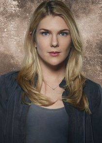 Lily Rabe
as Claire Bennigan