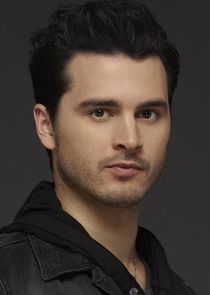 Michael Malarkey
as Enzo