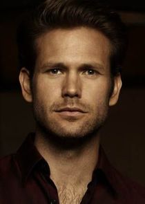 Matthew Davis
as Alaric Saltzman