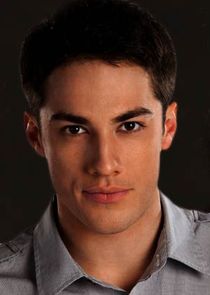 Michael Trevino
as Tyler Lockwood