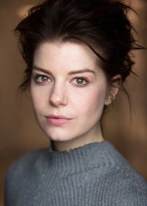 Aimee-Ffion Edwards
as Isla