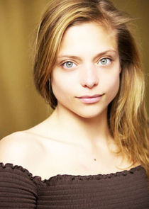 Lizzie Brocheré
as Juliet