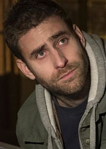Oliver Jackson-Cohen
as Luke Crain