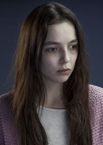 Jodie Comer
as Ivy Moxham