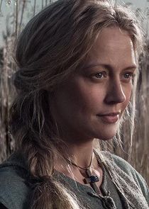 Elen Rhys
as Petra Brattle