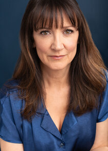 Ellie Harvie
as Leslie Mathews