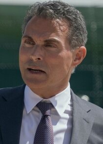 Rufus Sewell
as Hal Wyler